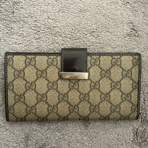 Old well loved GUCCI WALLET MONOGRAM